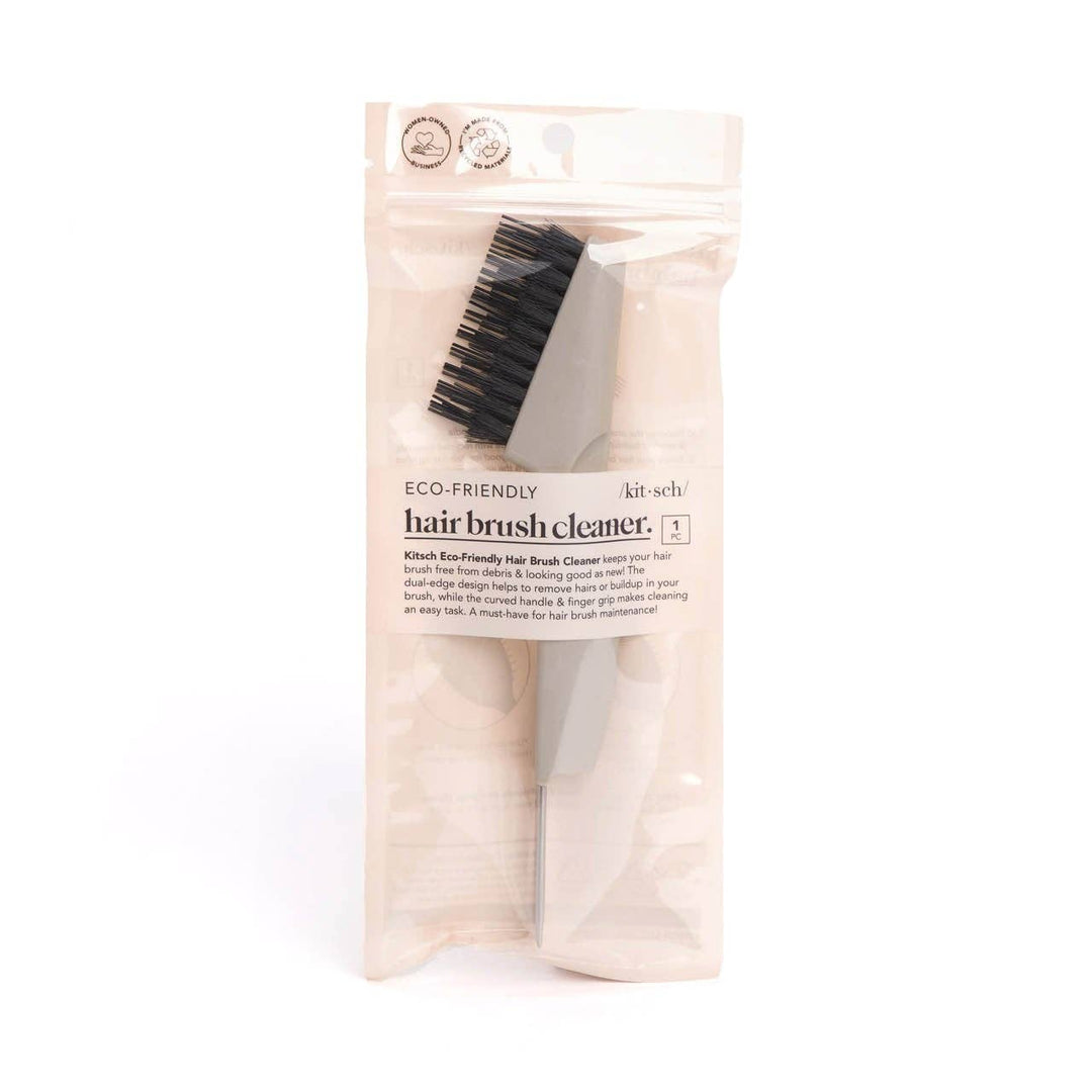 Nettoyant pour brosse à cheveux KITSCH dans son emballage recyclable transparent, accessoire écologique pour retirer cheveux et résidus des brosses.