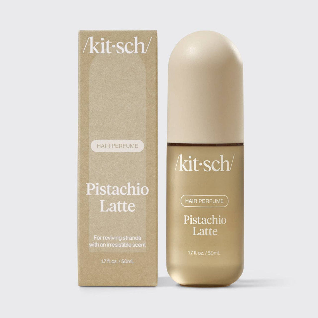 Parfum pour cheveux KITSCH Pistachio Latte 50 ml avec son emballage beige sur fond blanc. Flacon élégant au fini givré, parfum capillaire gourmand à la pistache et au latte.