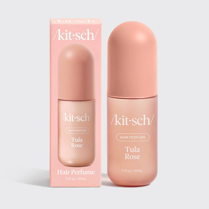 Parfum pour cheveux KITSCH Tula Rose 50 ml présenté avec son emballage rose sur fond blanc. Flacon rose givré au design minimaliste, parfum capillaire floral à la rose et à la vanille.