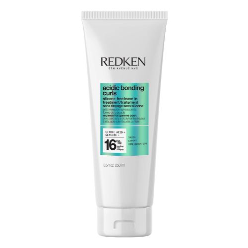Tube REDKEN Acidic Bonding Curls traitement sans rinçage 250 ml gris clair avec étiquette turquoise pour cheveux bouclés sur fond blanc.