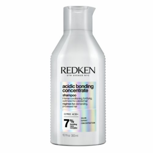 Flacon REDKEN Acidic Bonding Concentrate shampoing 300 ml gris clair avec étiquette  pour cheveux abîmés sur fond blanc.