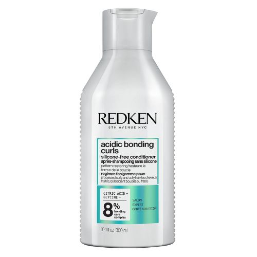 Flacon REDKEN Acidic Bonding Curls après-shampoing 300 ml gris clair avec étiquette pour cheveux bouclés, sur fond blanc.