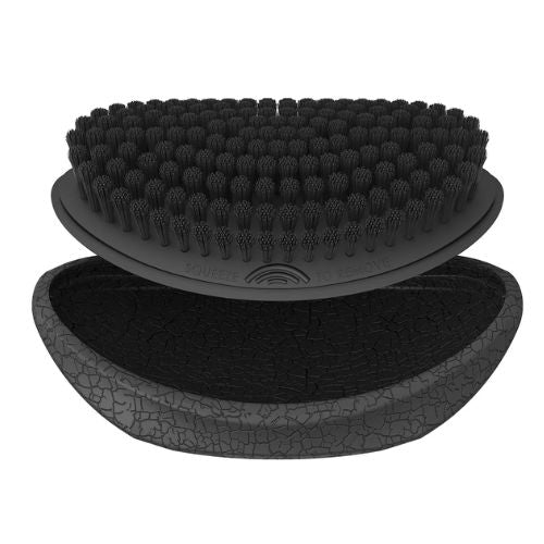 Brosse à ondes de paume avec poils végétaliens et poignée incurvée.