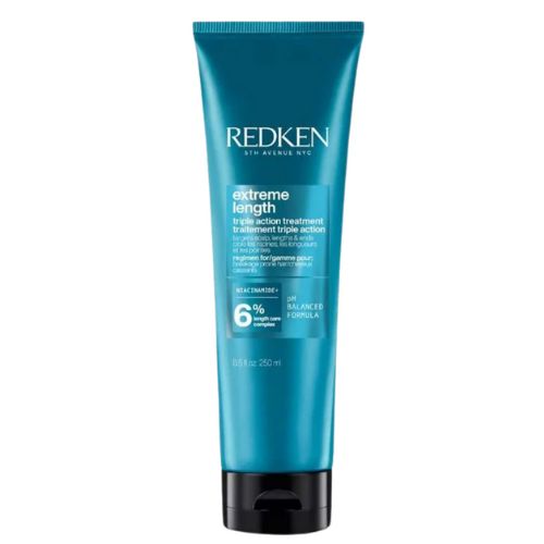 Tube REDKEN Extreme Length traitement triple action 250 ml bleu turquoise avec bouchon noir pour renforcer les cheveux longs et réduire la casse sur fond blanc.