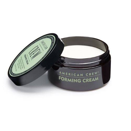 Crème de coiffage de base pour une fixation souple et une brillance naturelle.  Bonne tenue.  Pour tous les types de cheveux.