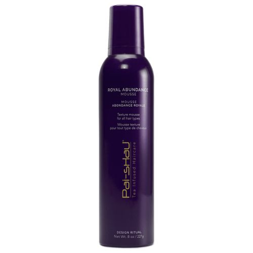 Flacon violet foncé de 227 g de la Mousse Abondance Royale Pai-Shau, sur fond blanc. Mousse coiffante haut de gamme, volumisante et réparatrice pour tous types de cheveux.