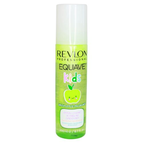 Flacon REVLON Equave Kids 200 ml, démêlant bifasé hypoallergénique à la pomme verte pour enfants, bouteille verte et blanche, bouchon vaporisateur, sur fond blanc professionnel.