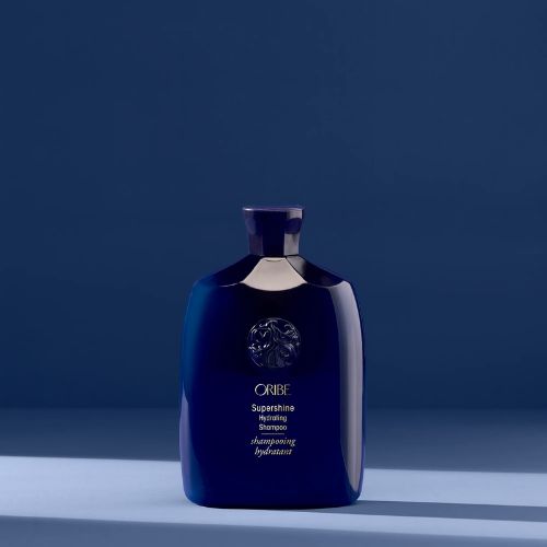 Shampooing illuminateur hydratant – Cheveux brillants, doux et protégés.