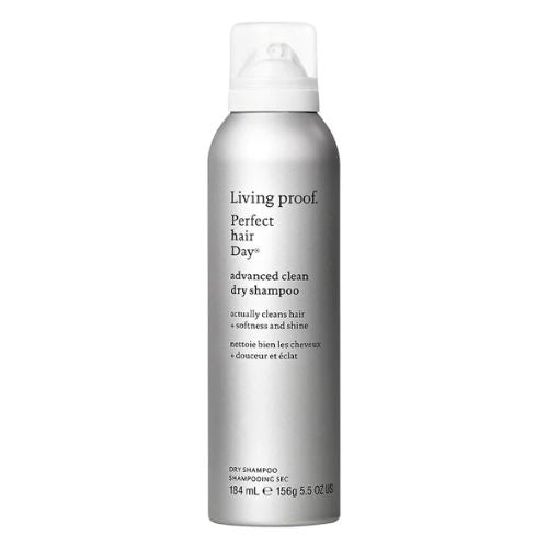 Aérosol argenté de 184 ml du shampoing sec Advanced Clean de Living Proof. Shampoing sec nettoyant qui élimine l’huile, la sueur et les odeurs sans résidu.