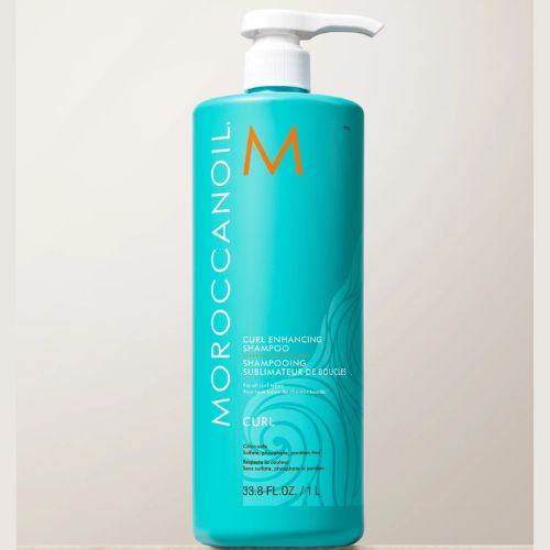 Le shampoing sublimateur de boucles de Moroccanoil&nbsp;est composé&nbsp;d’huile d’argan nourrissante riche en antioxydants pour donner plus de brillance et faciliter le coiffage de tous les jours.