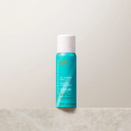 Cette formule de Moroccanoil offre une sensation texturée non glissante avec une tenue et un volume durables.