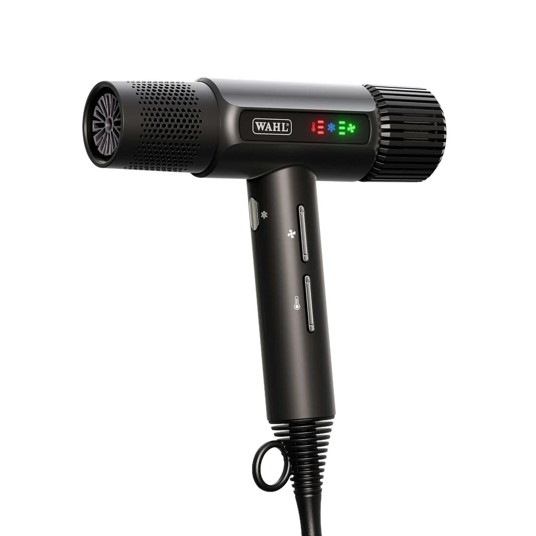 Séchoir cheveux WAHL Vanquish noir mat avec poignée ergonomique et écran LED intégré, design professionnel léger, vue complète sur fond blanc.