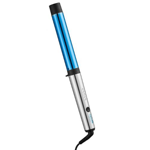 <h2>Pour des boucles magnifiques tellement simple à faire!</h2> <p>Le Tube de revêtement Nano Titanium distribue la chaleur (jusqu'à 220 degré C/430 degré F) uniformément pour créer des boucles durables et brillantes.</p> <p>Fer léger et maniable pour un meilleur de confort d'utilisation.</p> <p>Réglage de température numérique.<br><br>Garantie 1 an&nbsp;<br><br>Disponible en 25 ou 32 mm</p>