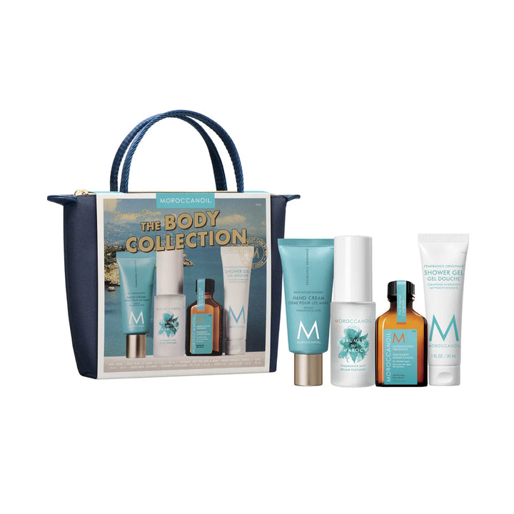 Coffret Moroccanoil The Body Collection placé dans une pochette bleu marin avec crème pour les mains, brume parfumée, huile Moroccanoil et gel douche présentés à ses côtés sur fond blanc