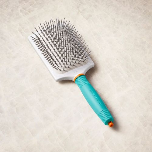 La Brosse en Céramique de Moroccanoil de haute qualité est conçu pour toutes les longueurs de cheveux. 