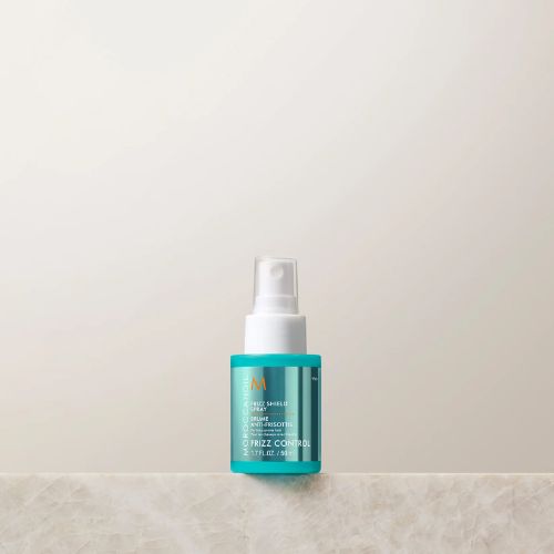 -Brume légère  -Anti-frisottis de longue durée  -Anti-humidité  -Anti-statique  -Protection de la chaleur des outils chauffants  -Apporte beaucoup de brillance  -Fini soyeux non collant  -Facilite instantanément le coiffage  -Cheveux doux, lisses et soyeux