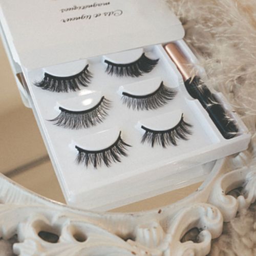 Découvrez notre tout nouveau produit: ensemble d’eyeliner magnétique, cils magnétiques et pince à cils. Ultra léger et très facile d’utilisation, vous tomberez en amour avec ce produit !