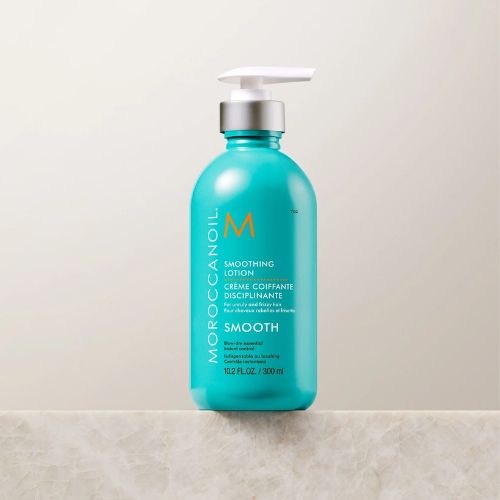 Cette lotion lissante est infusée d’un mélange de beurre et d’huile d’argan, de vitamine E et d’acides gras essentiels qui laissera les cheveux doux et lisses, en plus d'être beaucoup plus faciles à coiffer.