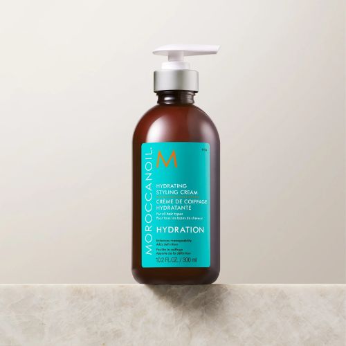 Cette crème sans rinçage aide à éliminer les frisottis, à accroître la définition des mèches et à augmenter l’éclat de vos cheveux.