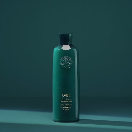 Bouclez vos cheveux sans effet ''crunshie''.  Sa formule procure une tenue naturelle.  Hydrate et revitalise pour des cheveux plus doux.  Apporte beaucoup de brillance.