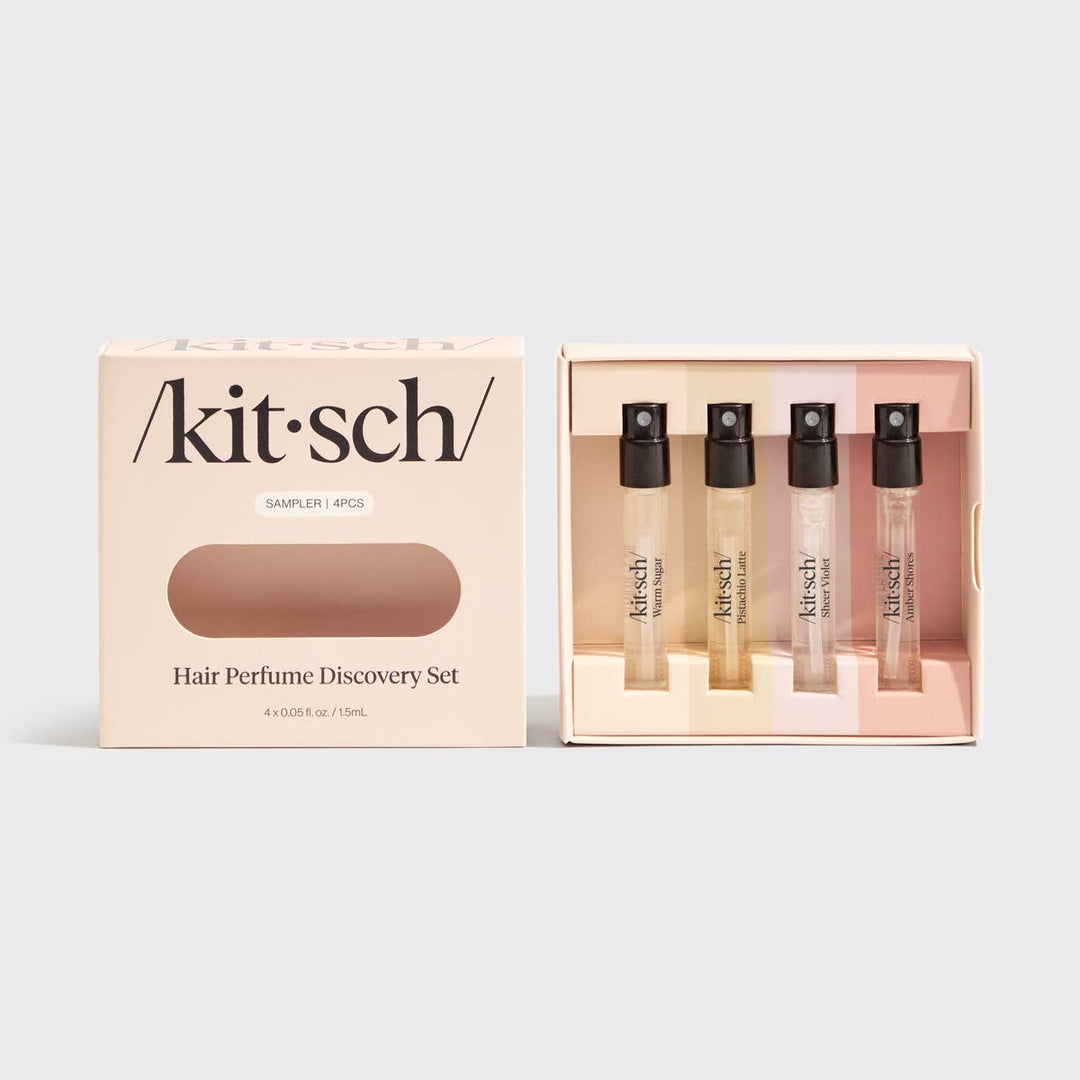 Coffret découverte de parfums pour cheveux KITSCH contenant 4 échantillons de fragrances, présenté dans une élégante boîte beige sur fond blanc.