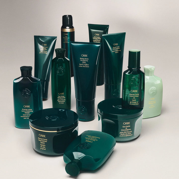 Collection complète Oribe Eternal Curls regroupant soins nettoyants, traitements, produits coiffants et finition pour cheveux bouclés et frisés.