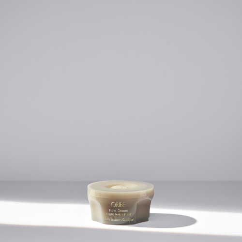 Cette pâte de fibres est un mélange de brins soyeux et de polymère de nouvelle génération qui crées un effet aéré de rebond, de séparation et de maintien élastique. 