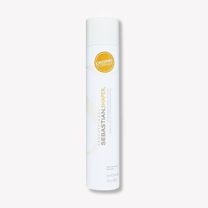 Fixatif cheveux Sebastian Shaper Plus en aérosol blanc au design épuré avec accents beige et logo jaune, spray coiffant professionnel tenue extra ferme sur fond blanc 300 gr.