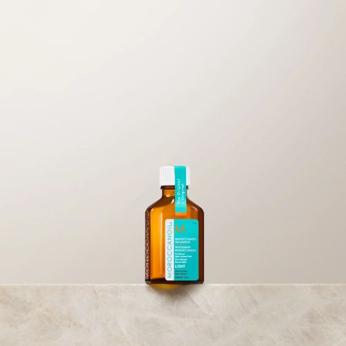 Sa formule ultra-légère est riche en huile d’argan antioxydante et pénètre instantanément les cheveux.  Elle augmente immédiatement leur souplesse et leur brillance.  Ne rends pas les cheveux gras.