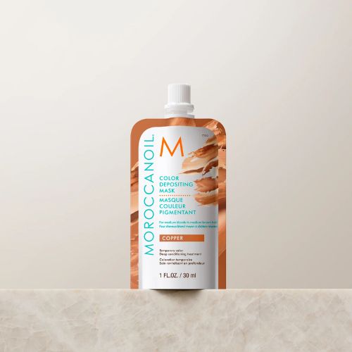 Le masque pigmentant copper de Moroccanoil dépose des pigments purs cuivrés qui ravivent, intensifient ou personnalisent temporairement la couleur.
