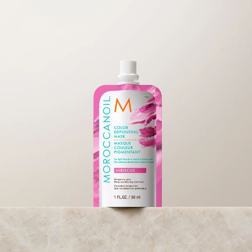 Le masque Hibiscus de Moroccanoil dépose des pigments qui ravivent , intensifient ou personnalisent la couleur temporairement, tout en offrant les bienfaits d'un traitement hydratant.