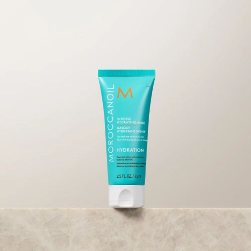 Ce masque hydratant revitalise et hydrate les cheveux secs en profondeur pour plus d’élasticité, de flexibilité et plus de douceur.