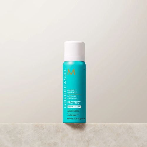 Le protecteur thermale absolu de Moroccanoil est un spray léger, sec et sans tenue qui est infusé à l’huile d’argan.