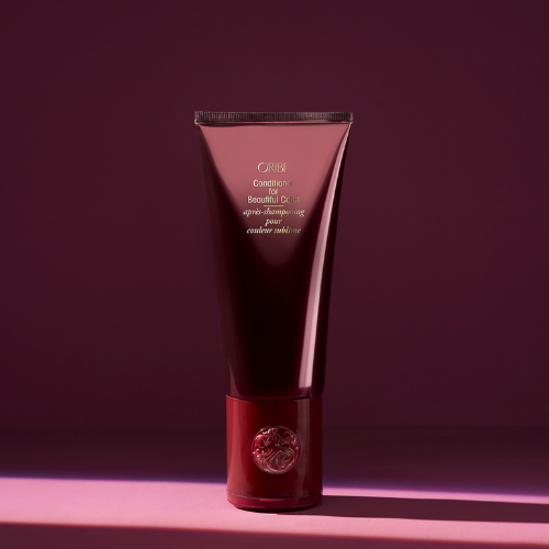 Ce revitalisant riche hydratant et réparateur prolonge la durée de vie de votre coloration tout en apaisant les cheveux trop traités et colorés chimiquement.