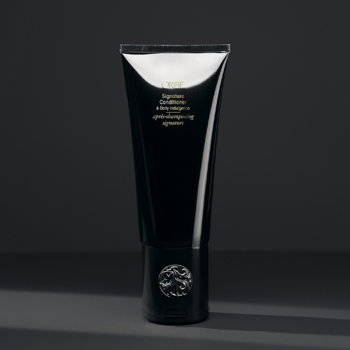L'après-shampoing quotidien hydrate, répare et protège les cheveux.  N'alourdis pas.