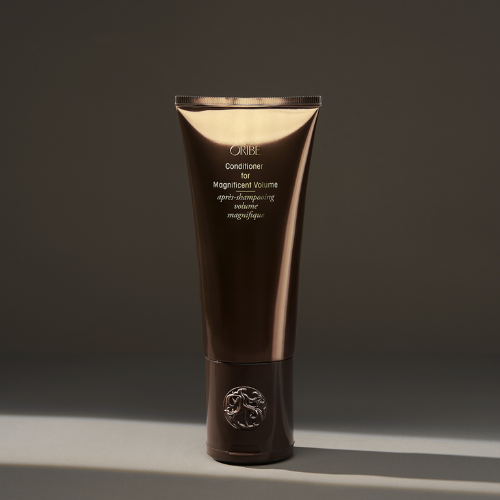 Sa formule en gel crémeuse procure une hydratation et une revitalisation légère.  Fortifie les cheveux fins à moyens.
