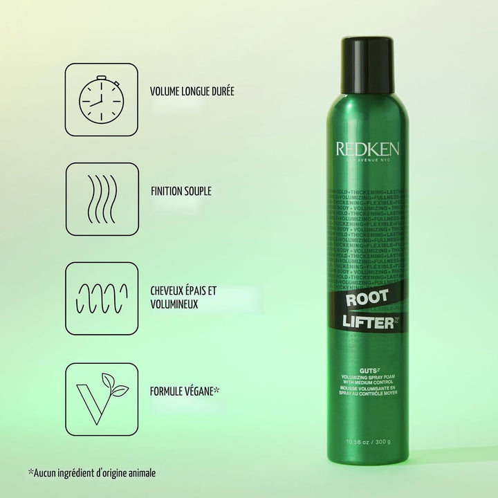 Spray volumisant Redken Root Lifter en bouteille verte métallisée avec bouchon noir, présenté sur fond vert avec icônes illustrant volume longue durée, finition souple et formule végane.