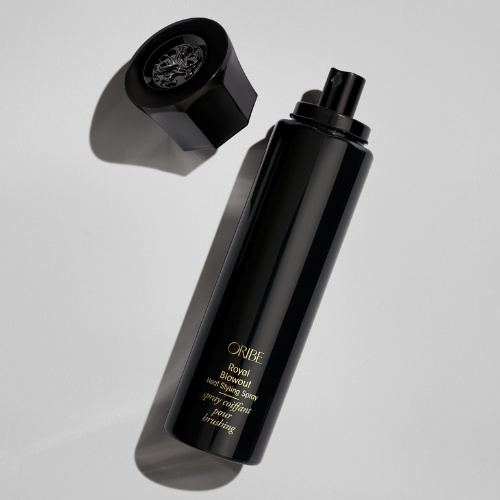 Ce spray coiffant aide à lisser et offre une protection thermique.   Ajoute plus de douceur et beaucoup plus de brillance.  Accélère le temps de séchage du séchoir.