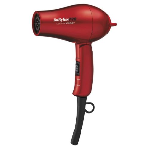 <h2>Séchoir compact en céramique Babyliss pro</h2> <p>La céramique apporte une source naturelle d'ions négatifs et de chaleur à infrarouge qui protège les cheveux.</p> <p>Les ions éliminent les frisottis et scellent la cuticule, pour des cheveux plus brillants.</p> <ul> <li>1000 W</li> <li>Léger et compact</li> <li>Filtre amovible</li> <li>Poignée pliable</li> <li>2 vitesse de chaleur</li> <li>Garantie 1 an&nbsp;</li> </ul>