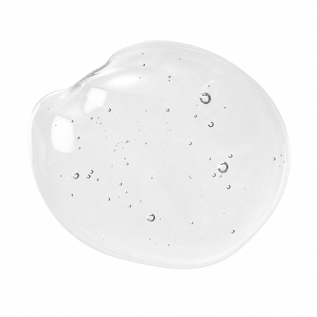 Texture transparente du Sérum Acide Hyaluronique Multiplex Eltraderm présentée en goutte sur fond blanc. Sérum hydratant léger à absorption rapide enrichi en acide hyaluronique multicouche.
