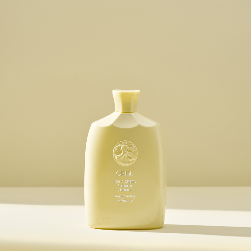 Renforcez les cheveux affaiblis avec ce shampoing nourrissant.   Empêche les cassures et favorise leur allongement.  Renforce leur élasticité.