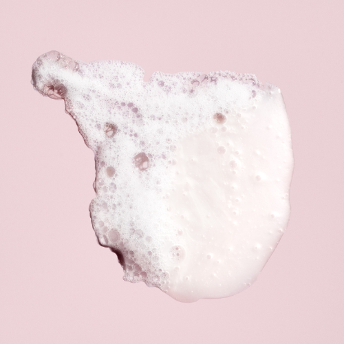 Nettoyant doux qui préserve la couleur et renforce les cheveux traités chimiquement par la coloration.
