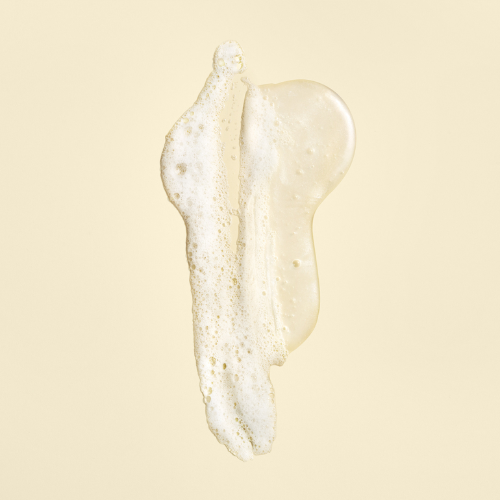 Ce shampoing nettoie en douceur, renforcit et ravive la chevelure pour lui donner une apparence plus jeune et plus en santé.
