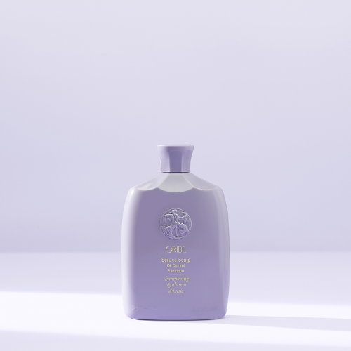 Espacez les lavages avec ce shampooing purifiant qui nettoie en douceur les cheveux à l'aide d'un mélange d'algues marines vertes et d'un prébiotique dérivé de sucre qui réduit et contrôle le sébum tout en rééquilibrant le cuir chevelu.