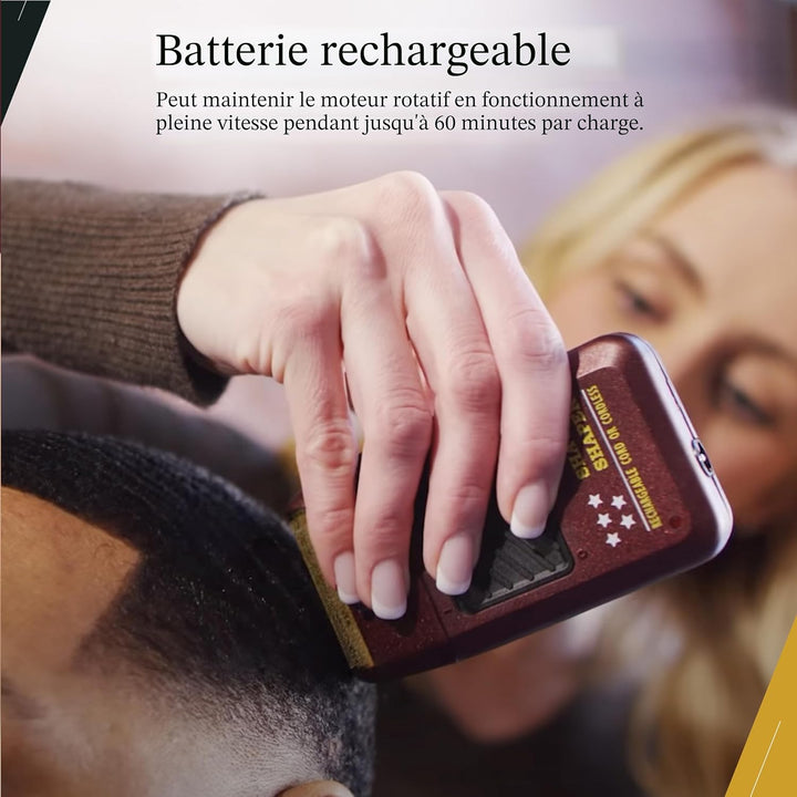 Rasoir Wahl Super Close utilisé en situation réelle sur cheveux courts, mise en avant de la batterie rechargeable et de l’utilisation sans fil.