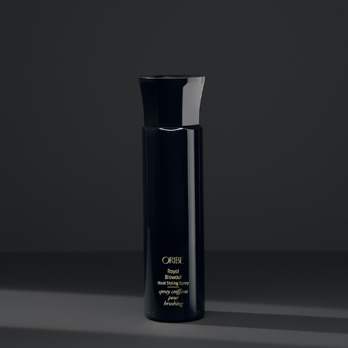 Ce spray coiffant aide à lisser et offre une protection thermique.   Ajoute plus de douceur et beaucoup plus de brillance.  Accélère le temps de séchage du séchoir.