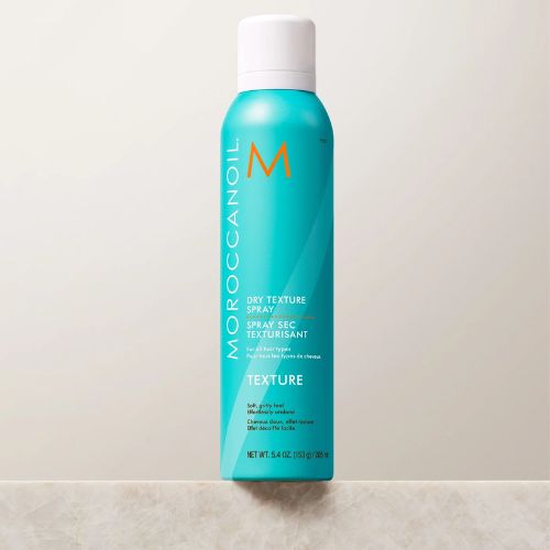 Cette formule de Moroccanoil offre une sensation texturée non glissante avec une tenue et un volume durables.