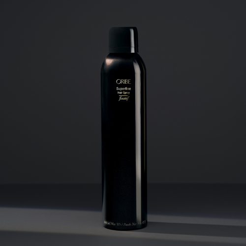 Laque de finition de haut rendement, facile d'application par son spray très fin.  Parfum léger.