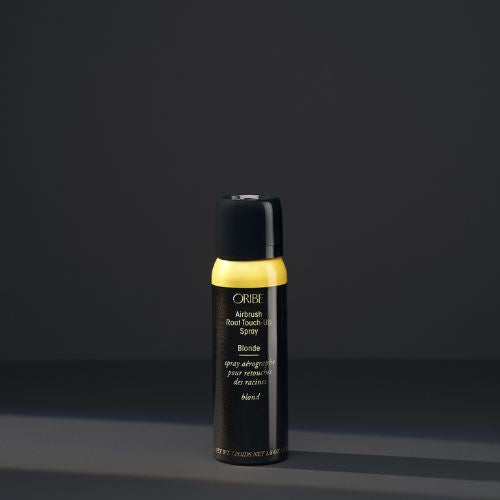 Permets de couvrir instantanément les cheveux gris aux racines.  Les pigments très fins se fondent fluidement avec votre teinte pour une couverture naturelle.  Sa formule en poudre à séchage rapide, absorbe aussi les saletés et le sébum pour rafraîchir les cheveux.